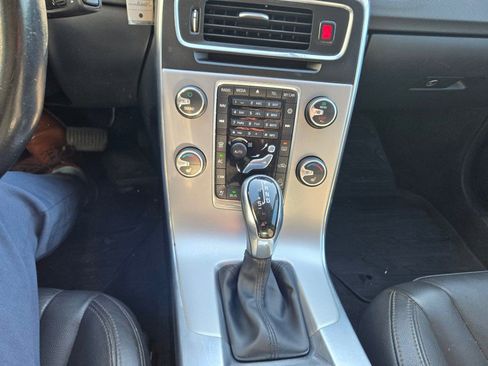 Used 2017 Volvo V60 T5 Cross Country w/ Convenience Package image 14