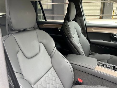 Certified 2025 Volvo XC90 B5 Plus image 25
