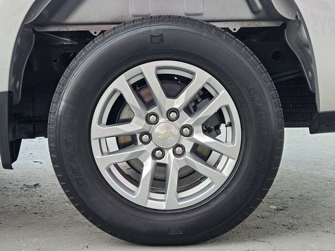 Used 2021 Chevrolet Silverado 1500 LT w/ Safety Package II AWD/4WD image 28