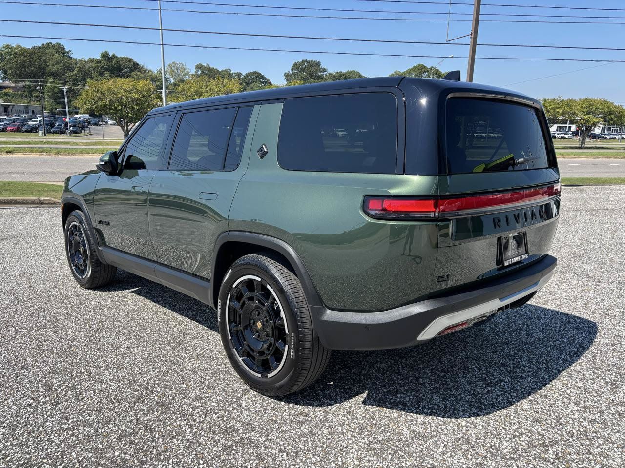 Used 2025 Rivian R1S Adventure Dual AWD/4WD image 4