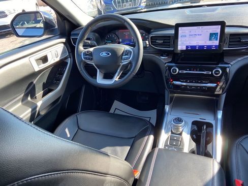 Used 2024 Ford Explorer Limited image 14