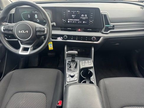 Used 2023 Kia Sportage LX image 3