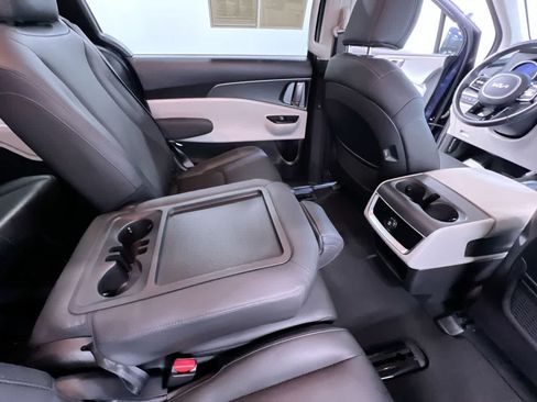 Used 2024 Kia Carnival LX FWD image 39