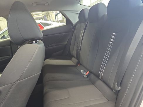 Used 2025 Hyundai Elantra Hybrid FWD image 14