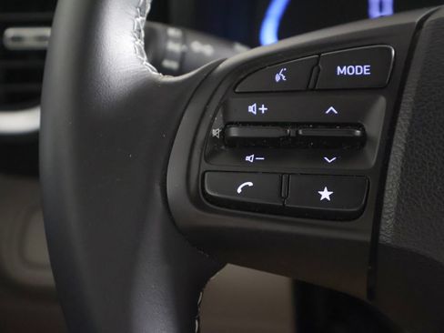 Certified 2024 Hyundai Venue SEL FWD image 35