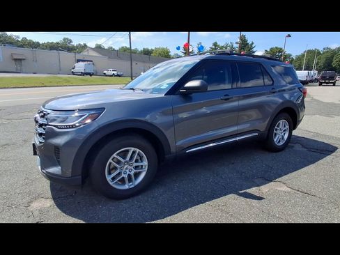 Certified 2025 Ford Explorer Active AWD/4WD image 4