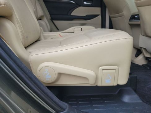 Used 2015 Toyota Highlander Limited FWD image 33