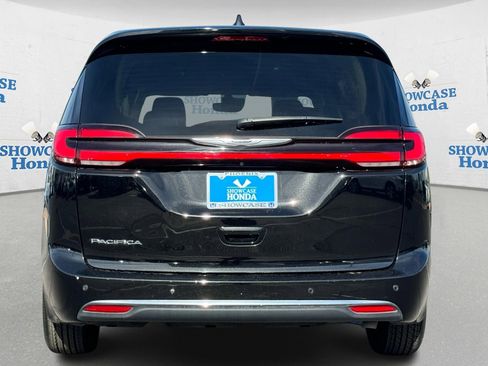 Used 2024 Chrysler Pacifica Touring-L image 7