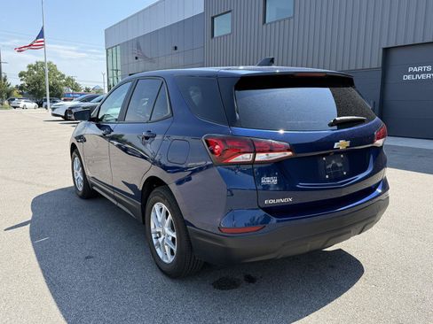 Used 2022 Chevrolet Equinox LS w/ LS Convenience Package FWD image 4