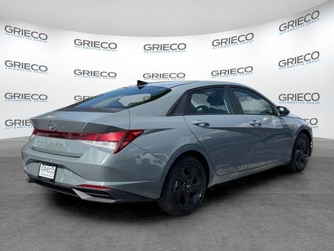 Used 2022 Hyundai Elantra SEL FWD image 7