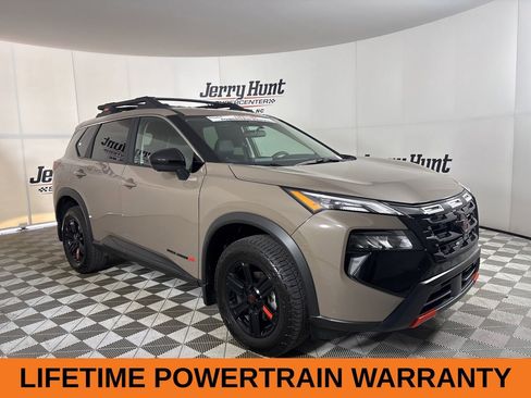 Used 2025 Nissan Rogue SV image 4