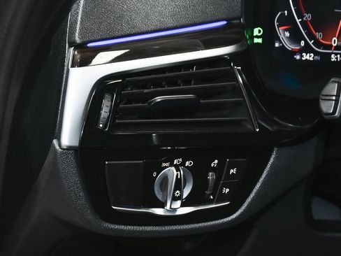 Used 2023 BMW 530i xDrive w/ Premium Package image 22