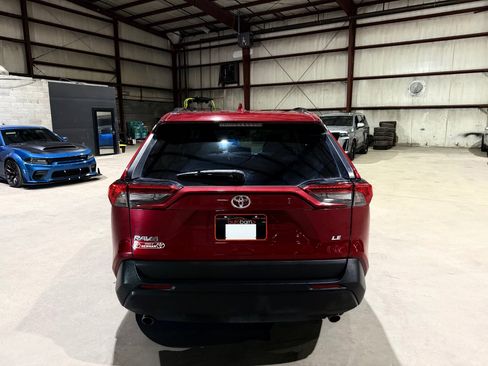 Used 2020 Toyota RAV4 LE FWD image 6