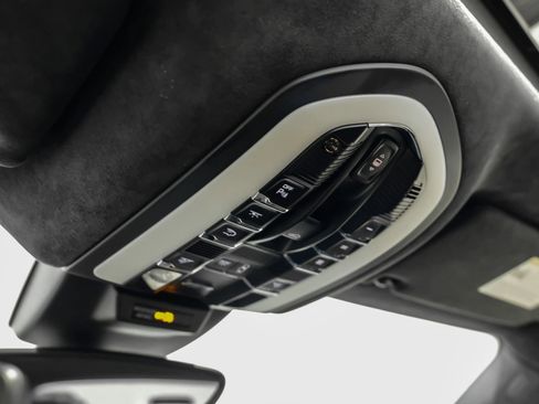 Used 2018 Porsche Macan Turbo w/ Premium Package Plus image 34