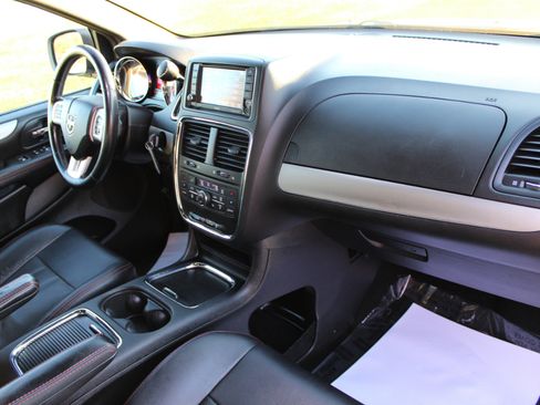 Used 2019 Dodge Grand Caravan GT image 21