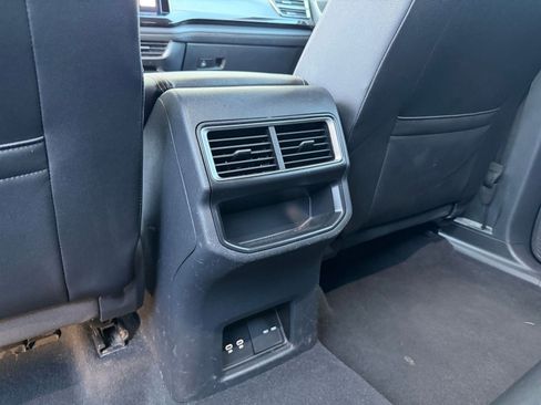 Used 2025 Volkswagen Atlas Cross Sport SE image 24