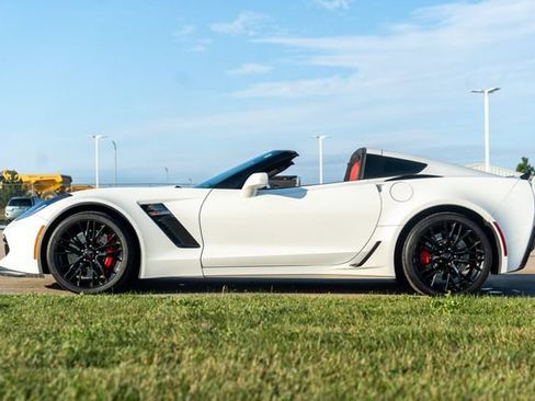 Used 2016 Chevrolet Corvette Z06 w/ 3LZ Preferred Equipment Group image 4