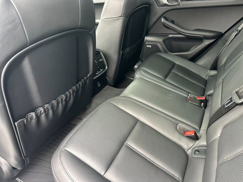 Used 2022 Porsche Macan image 13