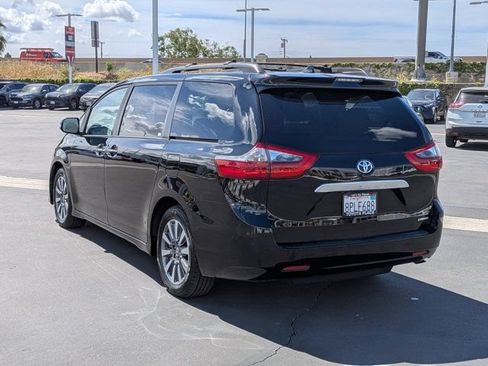 Used 2020 Toyota Sienna Limited w/ Carpet Mat Package FWD image 12