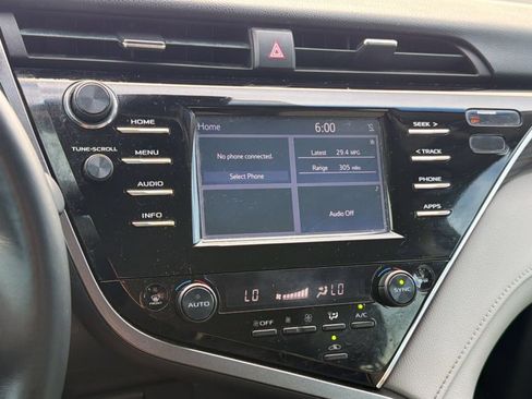 Used 2018 Toyota Camry XLE FWD image 20