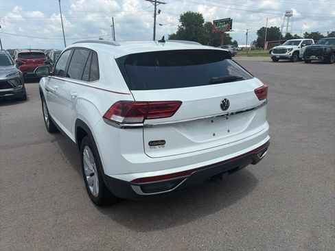 Used 2022 Volkswagen Atlas Cross Sport SE w/ Panoramic Sunroof Package FWD image 4
