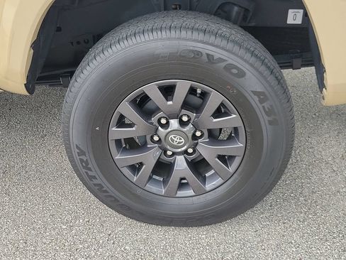 Used 2020 Toyota Tacoma SR5 RWD image 5