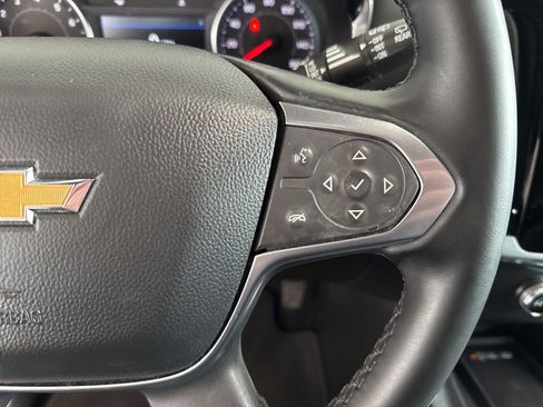 Used 2023 Chevrolet Traverse LT image 28