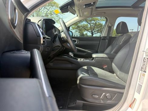 Certified 2022 Kia Sorento EX w/ Panoramic Sunroof Package FWD image 18