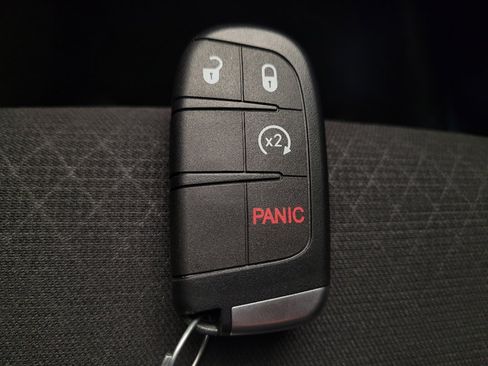 Used 2018 Jeep Grand Cherokee Laredo image 32