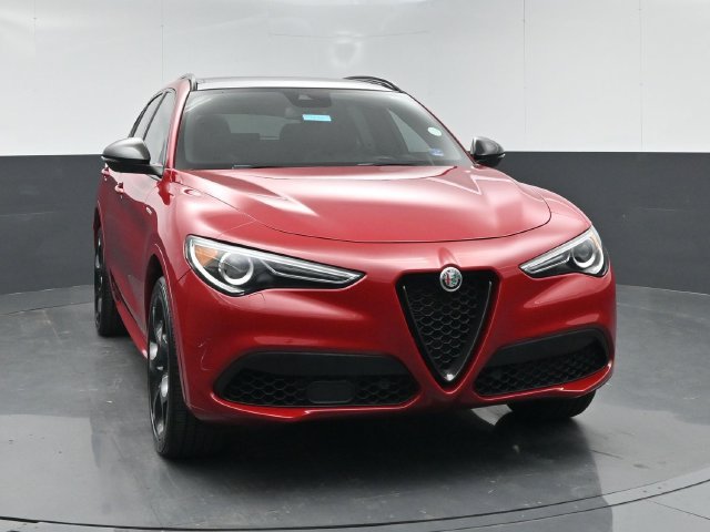Used 2023 Alfa Romeo Stelvio Veloce AWD/4WD image 3