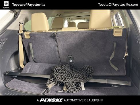 Used 2023 Toyota Highlander XLE image 12