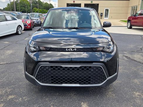 Used 2025 Kia Soul LX w/ LX Technology Package FWD image 2
