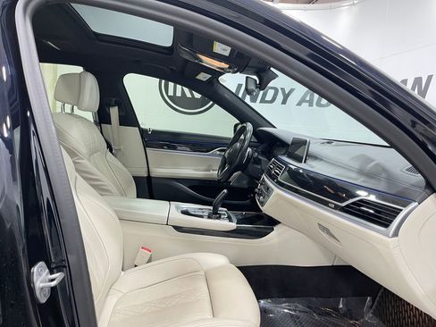 Used 2021 BMW 750i xDrive w/ Executive Package image 33