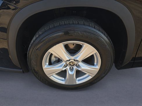 Used 2021 Toyota Highlander LE image 34