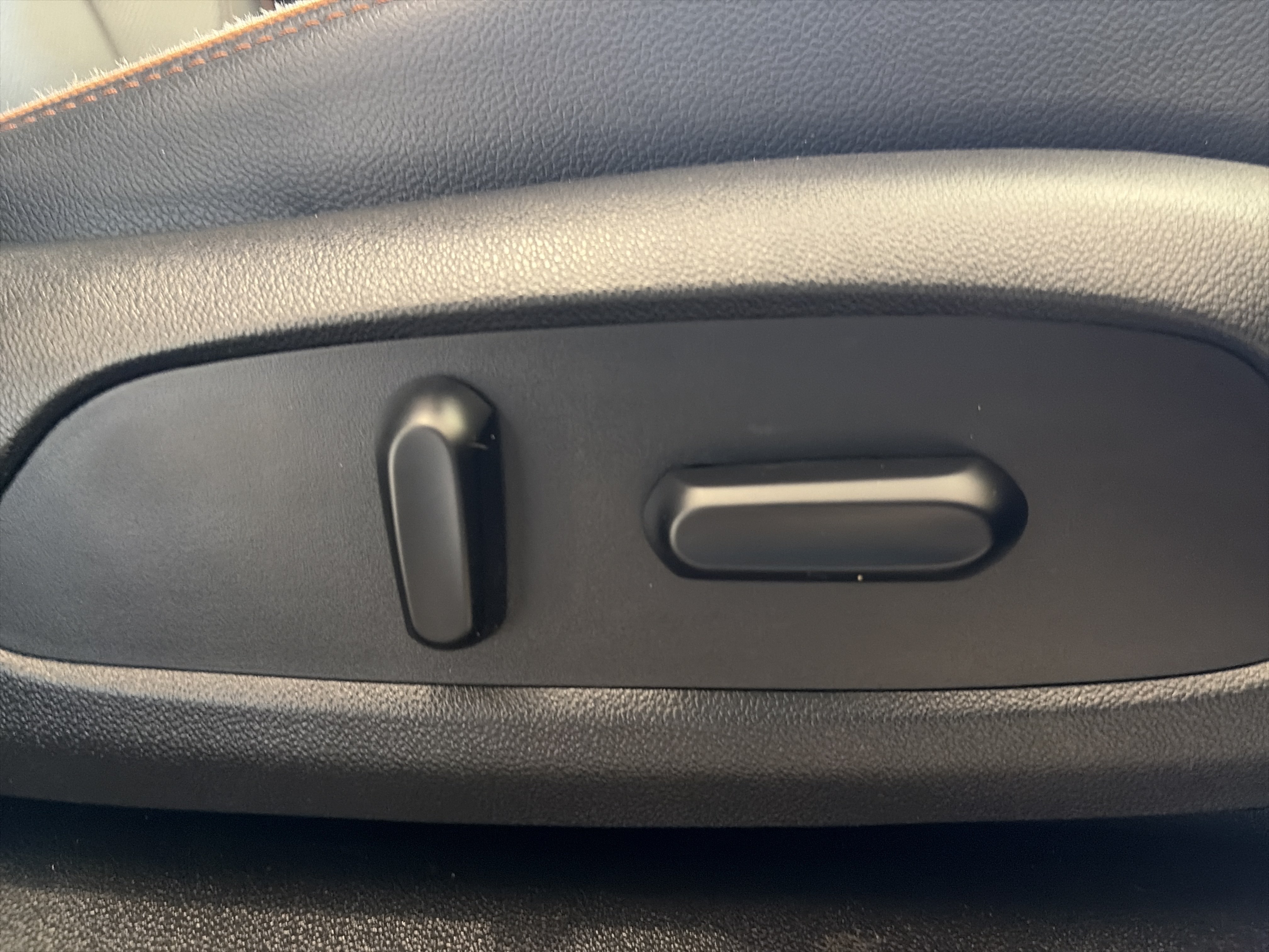Used 2020 GMC Acadia AT4 w/ Driver Alert Package II AWD/4WD image 18