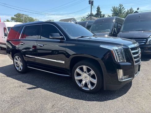 Used 2015 Cadillac Escalade Luxury AWD/4WD image 10