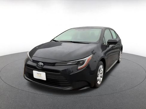 Used 2025 Toyota Corolla LE image 7
