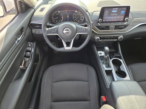 Used 2023 Nissan Altima 2.5 SV image 11