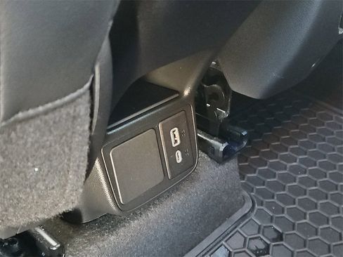 Used 2020 Buick Encore GX Preferred w/ Cold Weather Comfort Package image 29