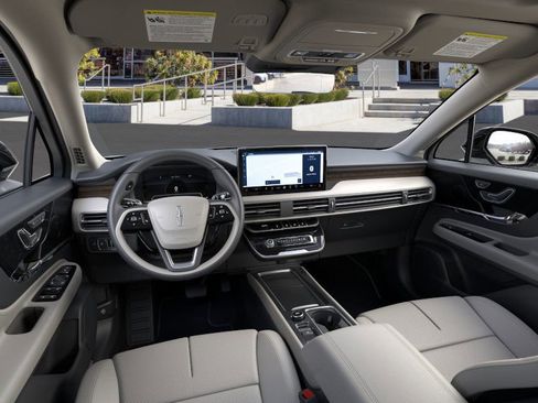 New 2025 Lincoln Corsair Reserve image 8