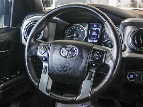 Used 2021 Toyota Tacoma TRD Off-Road w/ Technology Package image 15