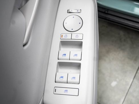 Used 2024 Hyundai Kona SEL AWD/4WD image 36