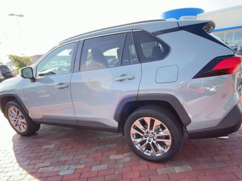 Used 2022 Toyota RAV4 XLE Premium FWD image 7