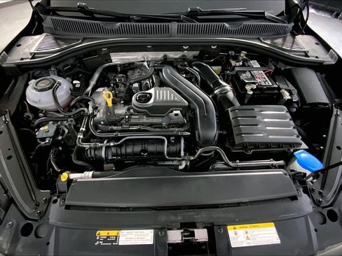 Used 2025 Volkswagen Jetta SE FWD image 10