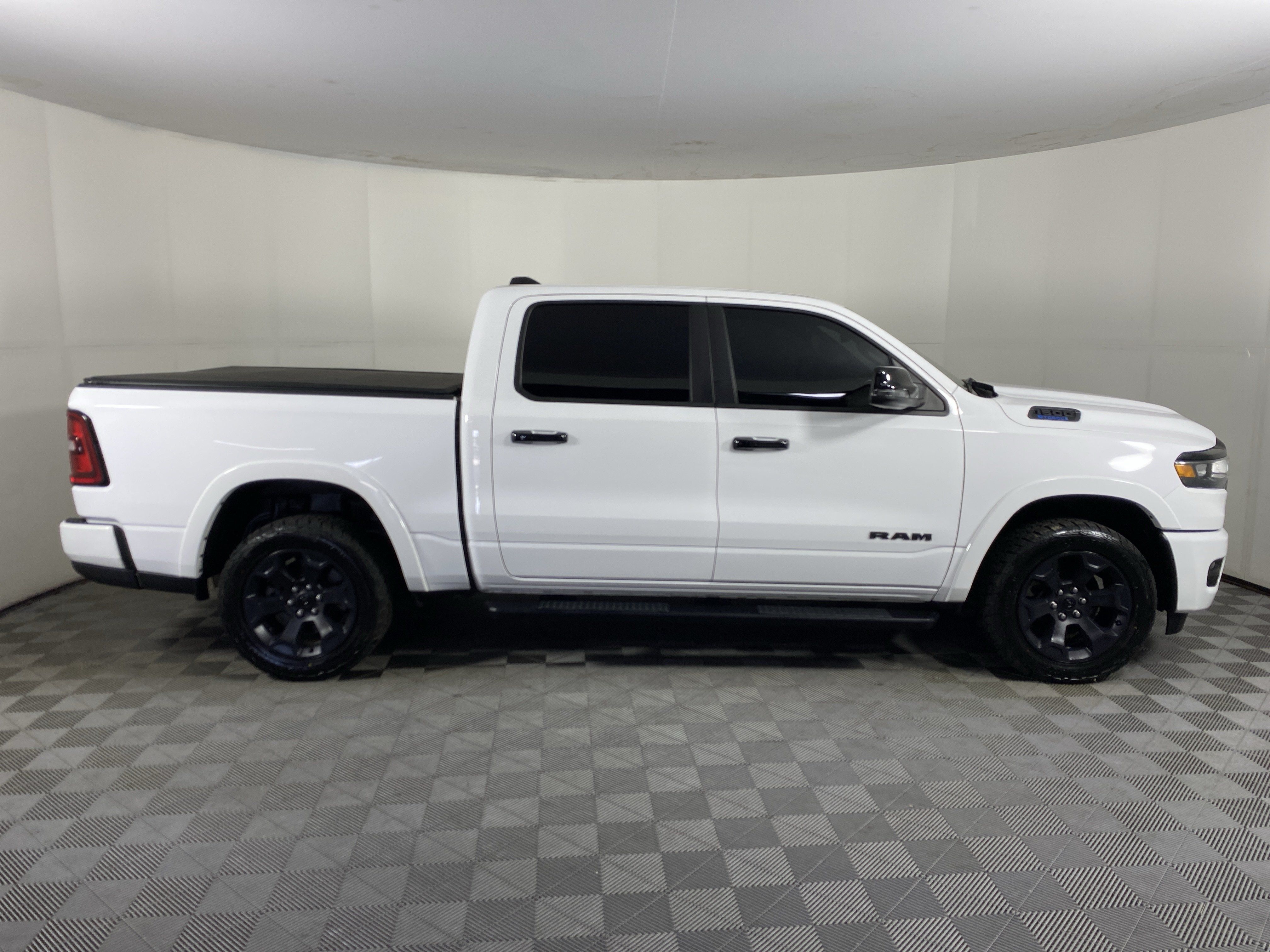 Used 2025 RAM 1500 Big Horn AWD/4WD image 7