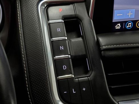 Used 2021 Chevrolet Tahoe Premier w/ Premium Package image 19