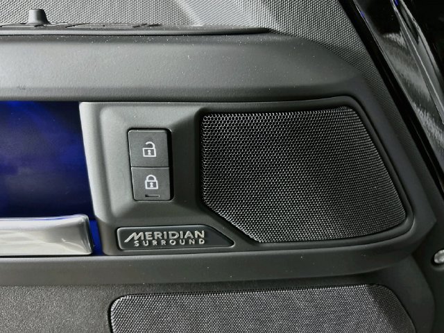New 2026 Land Rover Defender 110 X-Dynamic SE AWD/4WD image 19