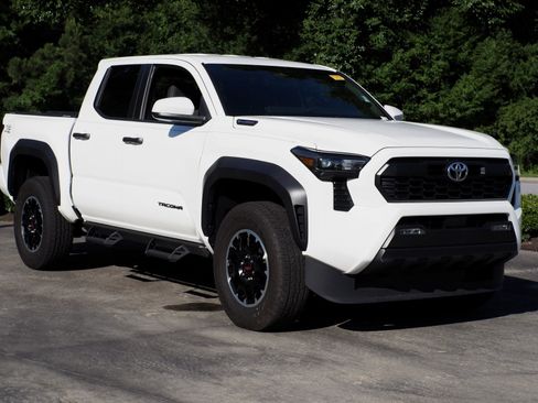 Used 2024 Toyota Tacoma TRD Off-Road AWD/4WD image 59