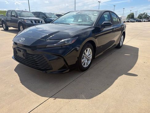 Used 2026 Toyota Camry LE FWD image 7