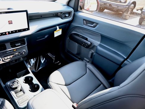 New 2025 Ford Maverick Lariat w/ Black Appearance Package image 33